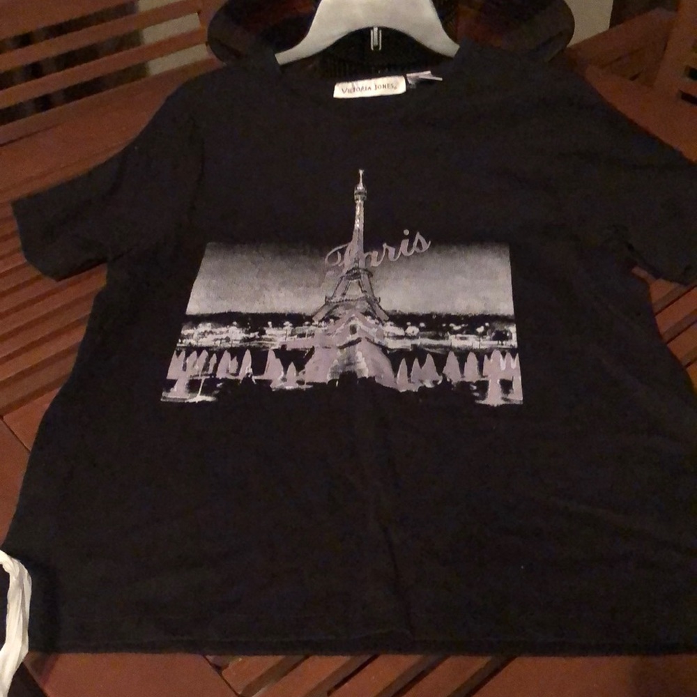Victoria Jones Woman black T shirt. Paris design. Very thick material. Glitter